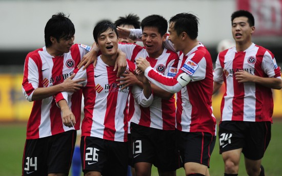 表现惊艳！伊力福拉提10中6贡献17分&半场上演精彩压哨