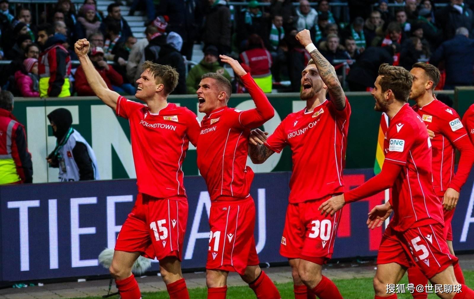 林诗栋：我没有让大家失望！胜利后亲吻胸前国旗